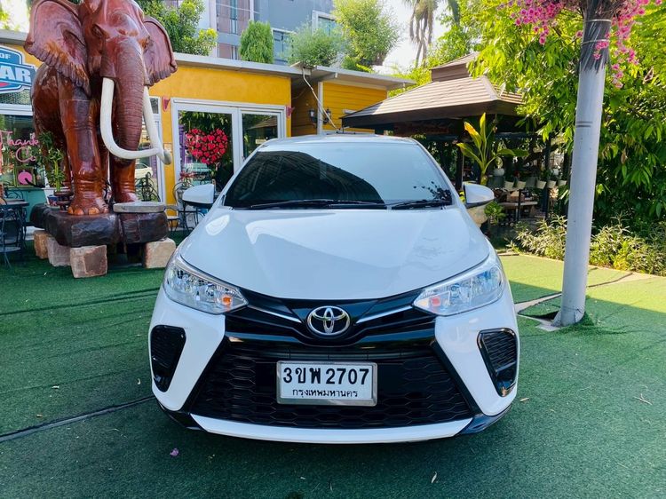 Toyota Yaris 2022 1.2 Entry Sedan เบนซิน LPG เกียร์อัตโนมัติ ขาว รูปที่ 2