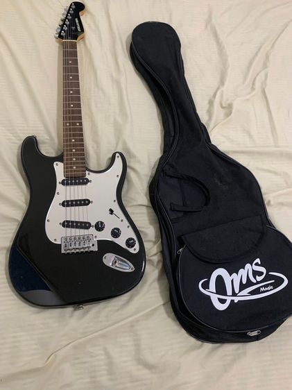 อื่นๆ กีต้าร์ไฟฟ้า ทรง strat ( มือสอง ตำหนิเล็กน้อย )