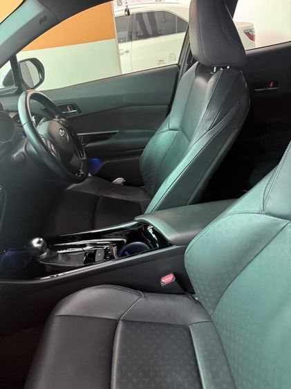 Toyota C-HR 2019 1.8 Hybrid Hi Sedan ไฮบริด ไม่ติดแก๊ส เกียร์อัตโนมัติ ขาว รูปที่ 2