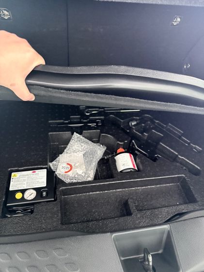 Toyota C-HR 2019 1.8 Hybrid Hi Sedan ไฮบริด ไม่ติดแก๊ส เกียร์อัตโนมัติ ขาว รูปที่ 4