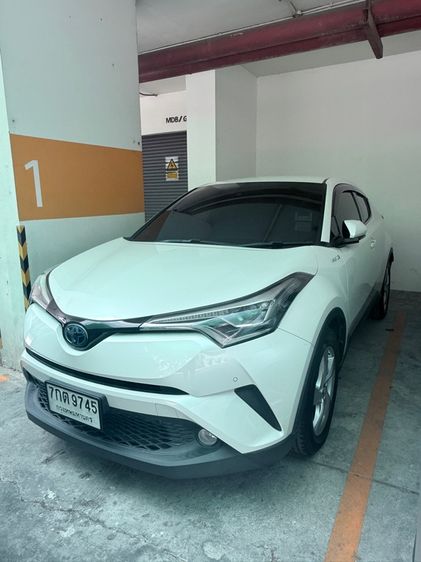 รถ Toyota C-HR 1.8 Hybrid Hi สี ขาว