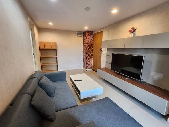 ให้เช่าซีนิธ เพลส สุขุมวิท42 ใกล้รถไฟฟ้าสถานีเอกมัยมี 2  ห้องนอน ชั้น6 