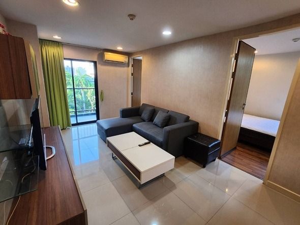 เลี้ยงสัตว์ได้ ตกแต่งครบ ให้เช่าซีนิธ เพลส สุขุมวิท42 ใกล้รถไฟฟ้าสถานีเอกมัยมี 2  ห้องนอน ชั้น6  รูปที่ 3