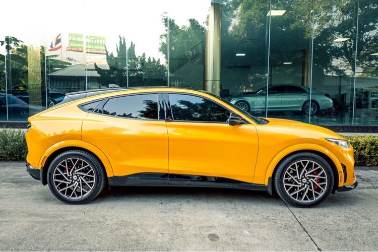Ford Mustang 2023 Mach-E Utility-car ไฟฟ้า ไม่ติดแก๊ส เกียร์อัตโนมัติ เหลือง รูปที่ 4