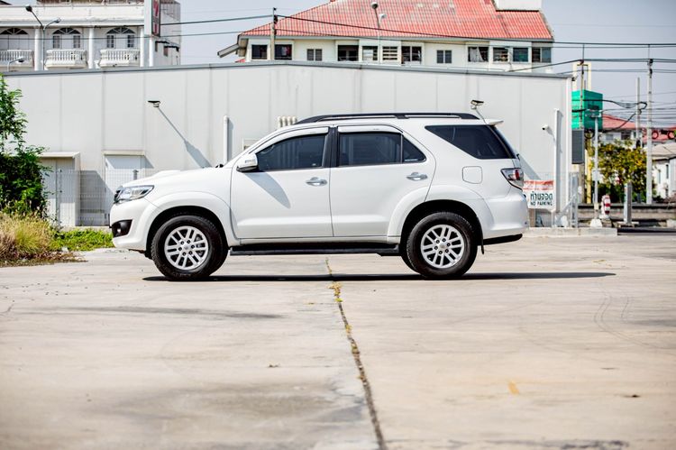 Toyota Fortuner 2013 3.0 V Utility-car ดีเซล เกียร์อัตโนมัติ ขาว รูปที่ 4