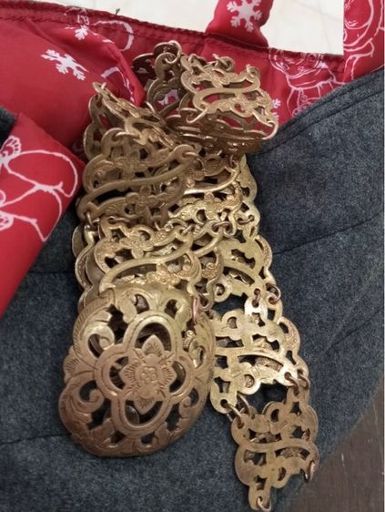 📌เข็มขัดทองเหลืองแท้งานเก่า มีตอกทุกข้อ ยาว 37 นิ้ว ตำหนิขอเกี่ยวหลุดเชื่อม 1 จุด ตามภาพ 