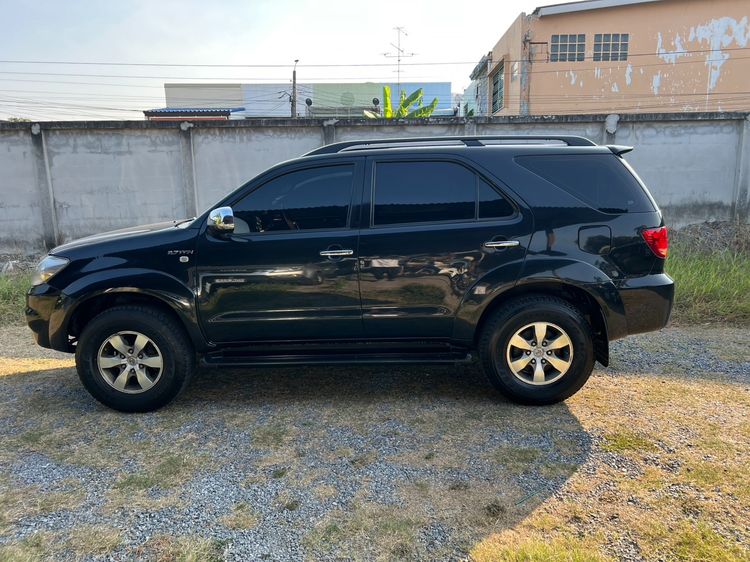 Toyota Fortuner 2005 2.7 V 4WD Utility-car เบนซิน LPG เกียร์อัตโนมัติ ดำ รูปที่ 4