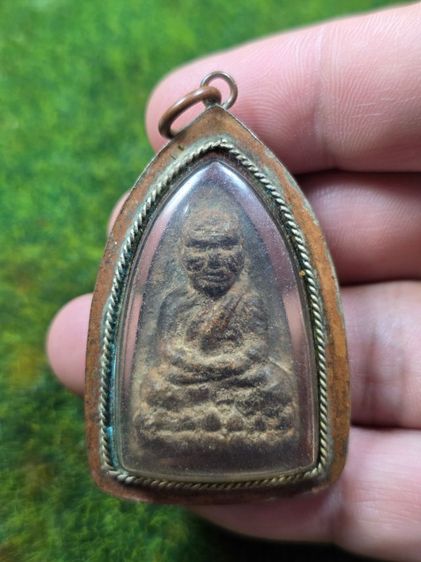 พระหลวงปู่ทวดเนื้อว่านเลี่ยมเก่าโบราณ