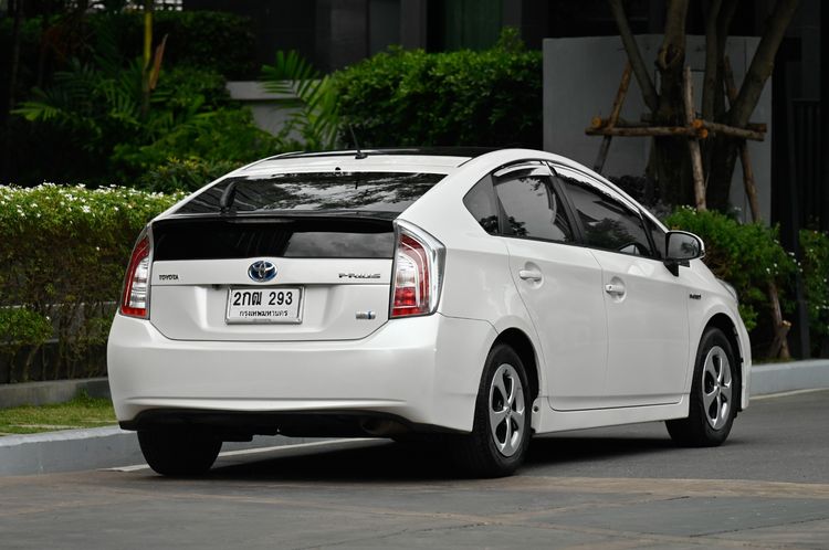 Toyota Prius 2013 1.8 Hybrid Top Option Grade Sedan ไฮบริด ไม่ติดแก๊ส เกียร์อัตโนมัติ ขาว รูปที่ 4