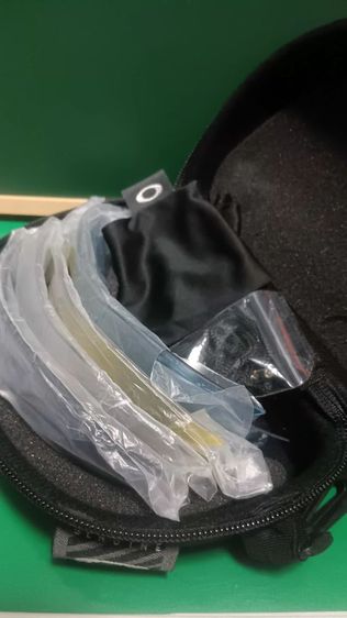 แว่นกีฬากันแดดOaklay ใส่วิ่งหรือขี่จักรยาน,เลนซ์เปลี่ยนได้ 5 เฉดสี,พร้อมอุปกรณ์ รูปที่ 6