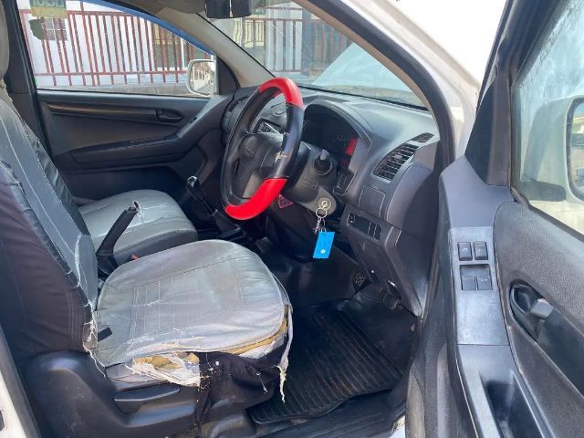 Isuzu D-MAX 2014 2.5 L Utility-car ดีเซล ไม่ติดแก๊ส เกียร์ธรรมดา ขาว รูปที่ 3