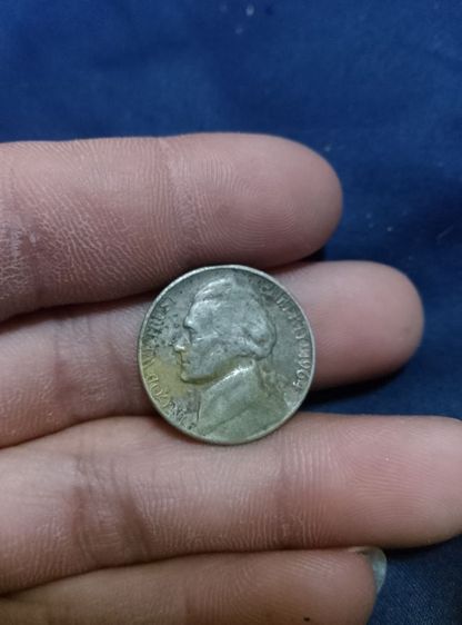 เหรียญที่ปรากฏในภาพคือ เหรียญนิกเกิล 5 เซนต์เป็นชุดพิเศษที่หายากมาก เคยมีการประมูลสูงสุดถึง 32,900 ดอลลาร์ 
NGC
NGC