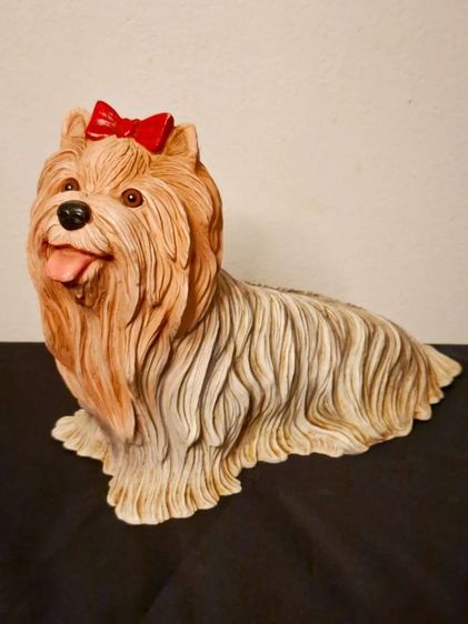 ตุ๊กตาสุนัขยอร์ค เชียร์เทอร์เรีย (Yorkshire Terrier) งานเรซิ่น เกรดพรีเมียมนำเข้าจากประเทศอิตาลี ที่ รังสรรค์รายละเอียดได้อย่างประณีตมากครับ