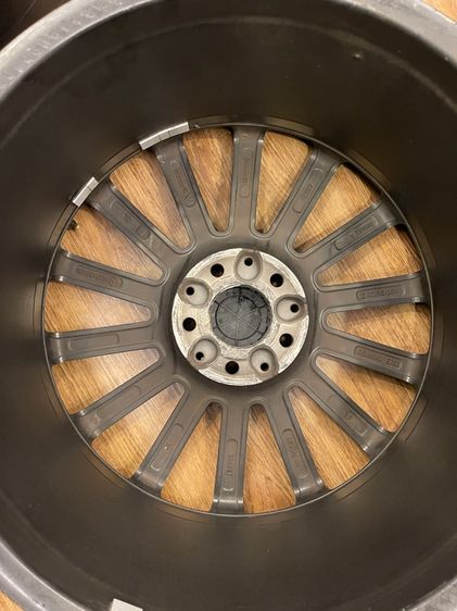 ล้อหน้า 7.5 et77 ล้อหลัง 8.5 et 52  สภาพใหม่สวยมาก  ล้อแม็ก Benz C250 Coupe AMG Dynamic รุ่น Top  รูปที่ 6