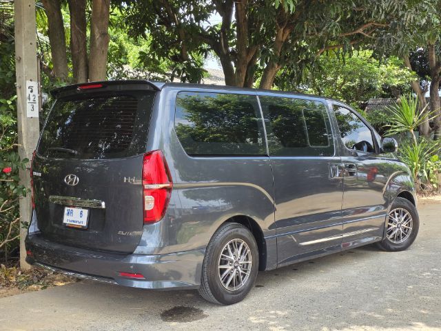 Hyundai H-1  2021 2.5 Elite Van ดีเซล ไม่ติดแก๊ส เกียร์อัตโนมัติ เทา รูปที่ 2