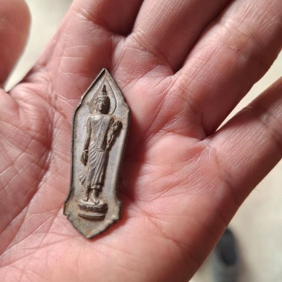 พระลีลา25ศตวรรษ มีเข็มนิยม เนื้อชิน