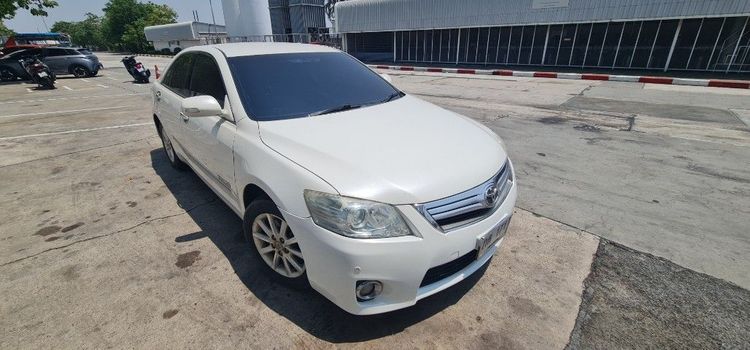 รถ Toyota Camry 2.4 Hybrid สี ขาว