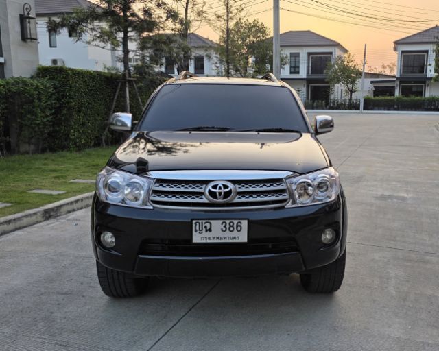 รถ Toyota Fortuner 2.7 V สี ดำ