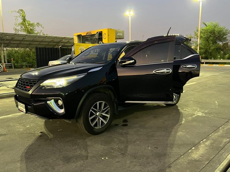 Toyota Fortuner 2016 2.4 V Utility-car ดีเซล ไม่ติดแก๊ส เกียร์อัตโนมัติ ดำ รูปที่ 4