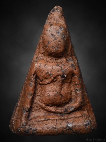 พระนางพญาเข่าตรง