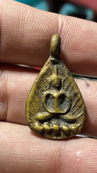 พระพุทธหล่อโบราณ สวยมากขนาดห้อยคอเนื้อโลหะเก่ามากๆตามรูปราคาเบาเบารวมส่งเก่ามากๆ