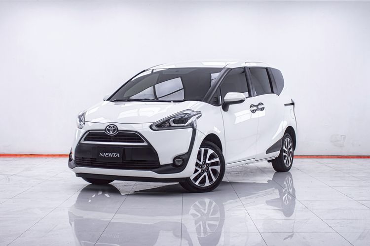 รถ Toyota Sienta 1.5 V สี ขาว