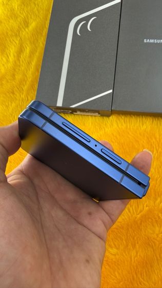 Samsung Z Flip7-12-512GB รูปที่ 7