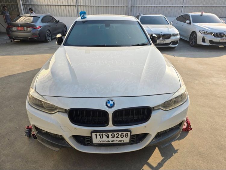 BMW Series 3 2018 330e Sedan เบนซิน ไม่ติดแก๊ส เกียร์อัตโนมัติ ขาว รูปที่ 3
