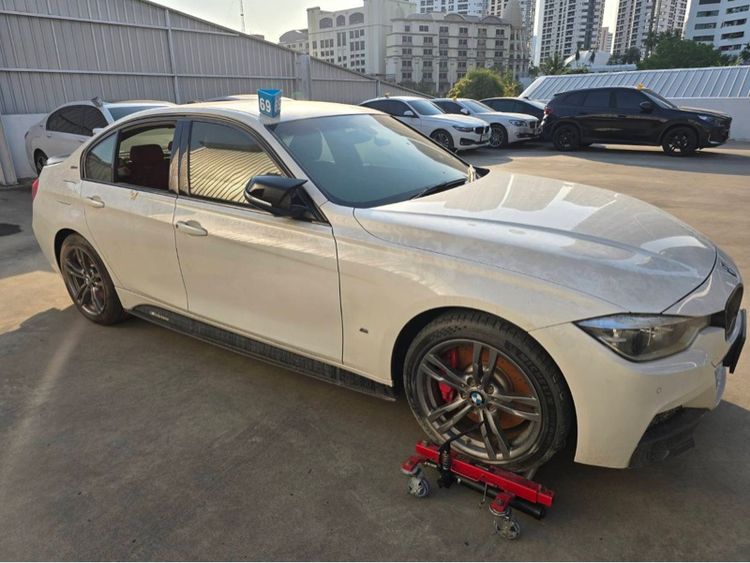 BMW Series 3 2018 330e Sedan เบนซิน ไม่ติดแก๊ส เกียร์อัตโนมัติ ขาว รูปที่ 4