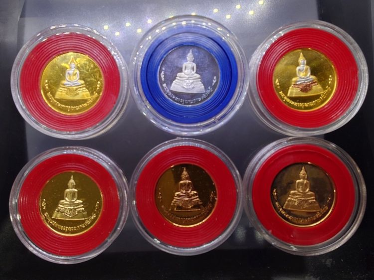 เหรียญพระพุทธมหากรุณานภาพลพิทักษ์ "แบบชุด 6 เหรียญ ที่ระลึกสร้างพระพุทธรูปและหอพระ โรงเรียนนายเรืออากาศ ปี2540 พร้อมกล่อง รูปที่ 4