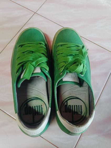 รองเท้าผ้าใบสีเขียวเนี้ยวทรัพย์ รูปที่ 3