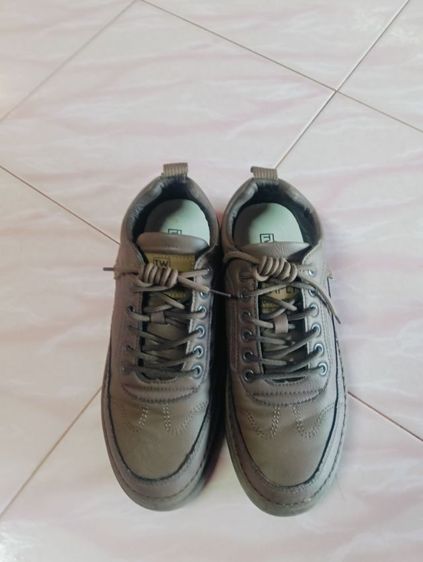 รองเท้าหนังสีน้ำตาลสภาพเหมือนใหม่