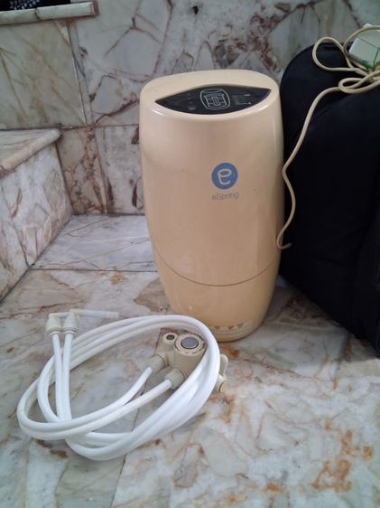 เครื่องกรองน้ำแอมเวย์ รุ่นอีสปริง. ใช้แล้ว. ใส้กรองต้องเปลี่ยนใหม่แล้ว. แต่ยังกรองน้ำได้อยู่