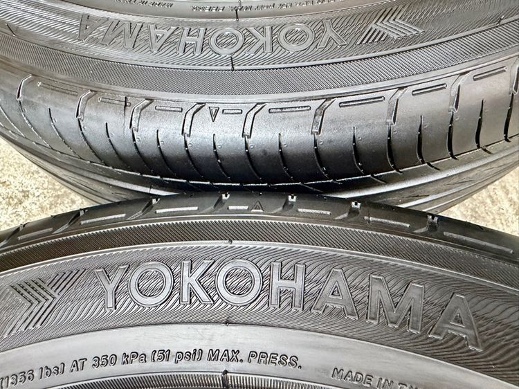 ยางถอดป้ายแดงขอบ 17” ยี่ห้อ YOKOHAMA รุ่น ADVAN DB DECIBEL ขนาด 215-50R17 ปี 25 ตุ่มหน้ายางยังอยู่