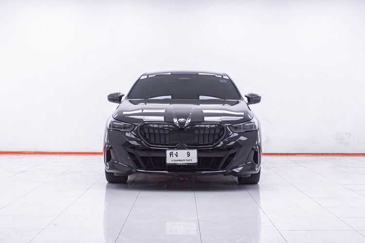 BMW Series 5 2025 530e Sedan ปลั๊กอินไฮบริด (PHEV) ไม่ติดแก๊ส เกียร์อัตโนมัติ ดำ รูปที่ 4
