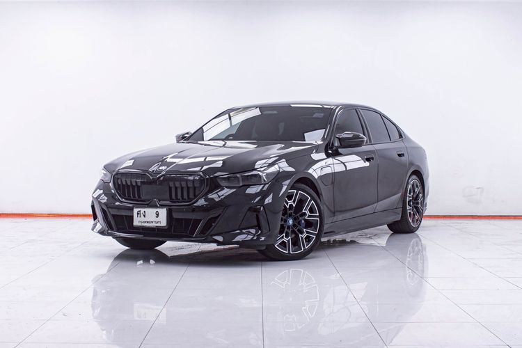 BMW Series 5 2025 530e Sedan ปลั๊กอินไฮบริด (PHEV) ไม่ติดแก๊ส เกียร์อัตโนมัติ ดำ