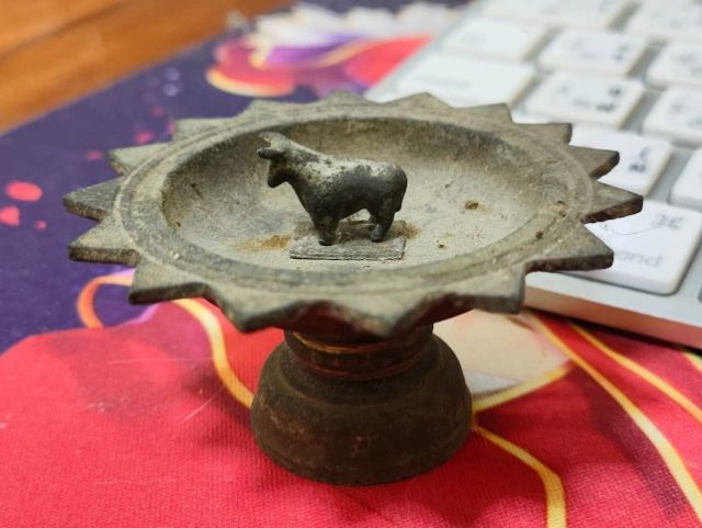 วัวธนู หลวงพ่อน้อย ยาวไม่ถึง2cm.
เก่าๆขลังๆและพุทธคุณแรงม้าก วัวธนู ซึ่งเป็นเครื่องรางของขลังโบราณชนิดหนึ่ง 