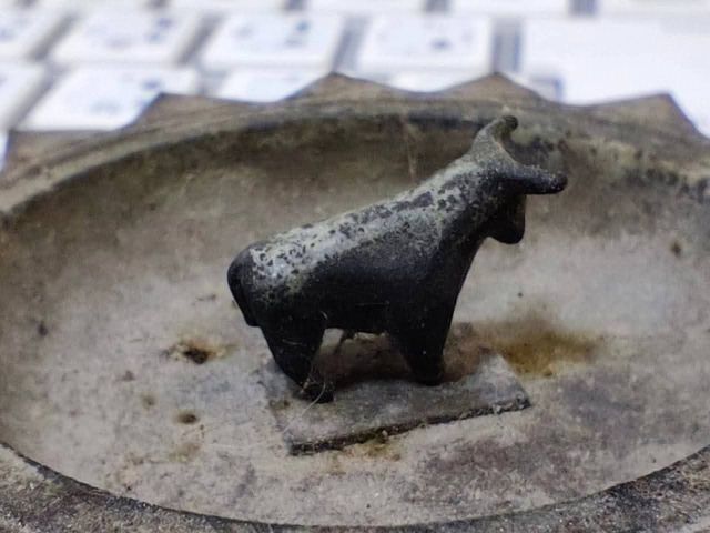 วัวธนู หลวงพ่อน้อย ยาวไม่ถึง2cm.
เก่าๆขลังๆและพุทธคุณแรงม้าก วัวธนู ซึ่งเป็นเครื่องรางของขลังโบราณชนิดหนึ่ง  รูปที่ 11