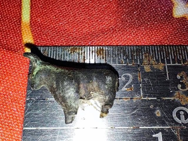 วัวธนู หลวงพ่อน้อย ยาวไม่ถึง2cm.
เก่าๆขลังๆและพุทธคุณแรงม้าก วัวธนู ซึ่งเป็นเครื่องรางของขลังโบราณชนิดหนึ่ง  รูปที่ 12