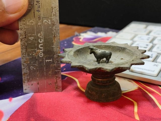 วัวธนู หลวงพ่อน้อย ยาวไม่ถึง2cm.
เก่าๆขลังๆและพุทธคุณแรงม้าก วัวธนู ซึ่งเป็นเครื่องรางของขลังโบราณชนิดหนึ่ง  รูปที่ 8