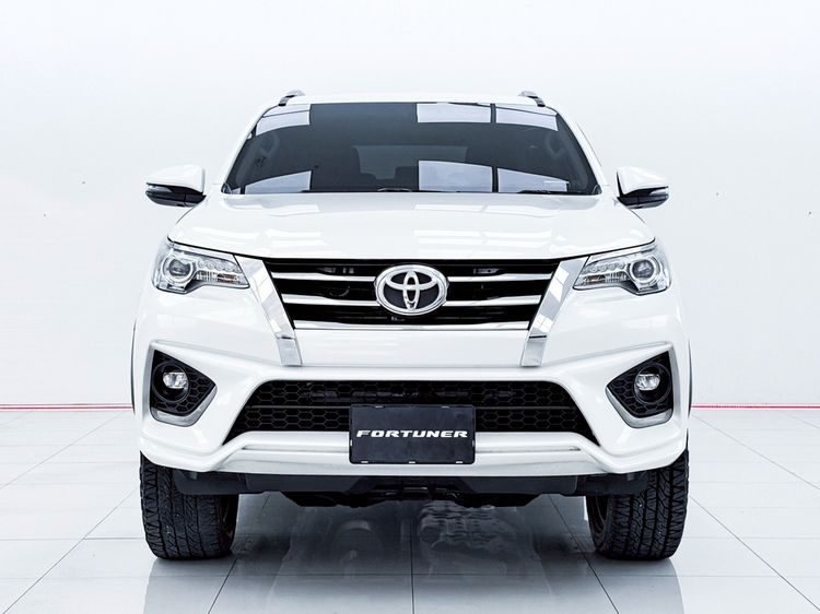 Toyota Fortuner 2019 2.8 V TRD Sportivo Utility-car ดีเซล ไม่ติดแก๊ส เกียร์อัตโนมัติ ขาว รูปที่ 3