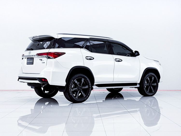 Toyota Fortuner 2019 2.8 V TRD Sportivo Utility-car ดีเซล ไม่ติดแก๊ส เกียร์อัตโนมัติ ขาว รูปที่ 4