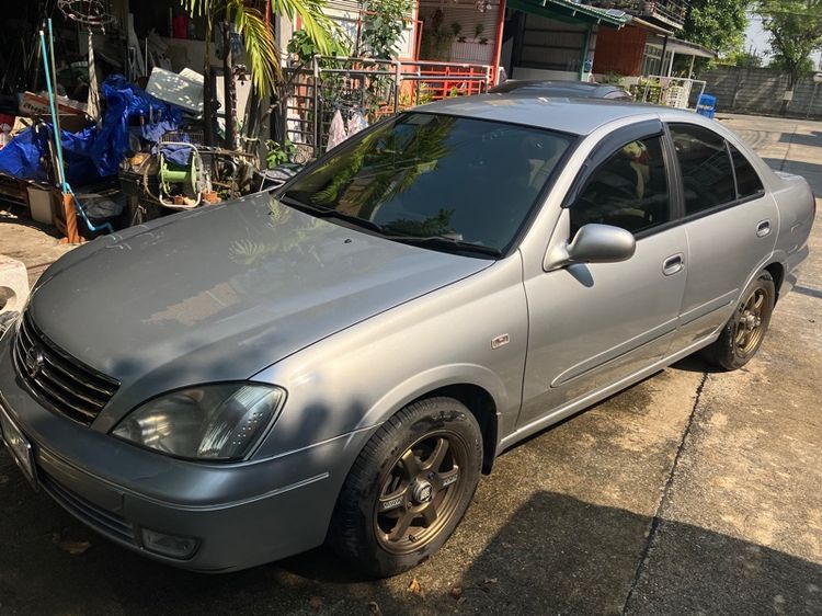 รถ Nissan Sunny 1.6 GL Neo สี บรอนซ์ทอง