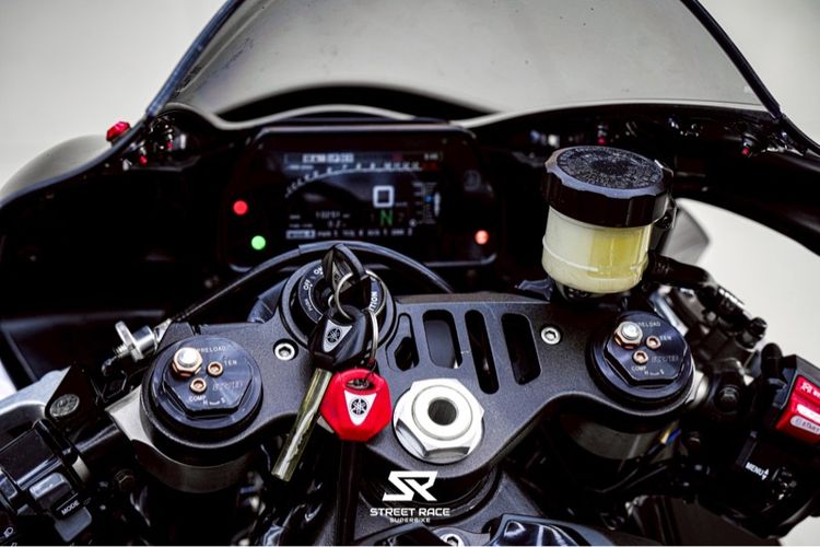 Yamaha R1 รูปที่ 9