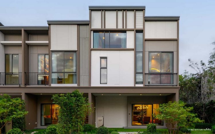 วี คอมพาวด์ บางนา-ศรีนครินทร์ ทาวน์โฮมใหม่ สไตล์โมเดิร์น หน้ากว้าง 5.2 เมตร 24.2 ตร.วา 3 นอน 3 น้ำ 3 นาที ถึงถนนศรีนครินทร์