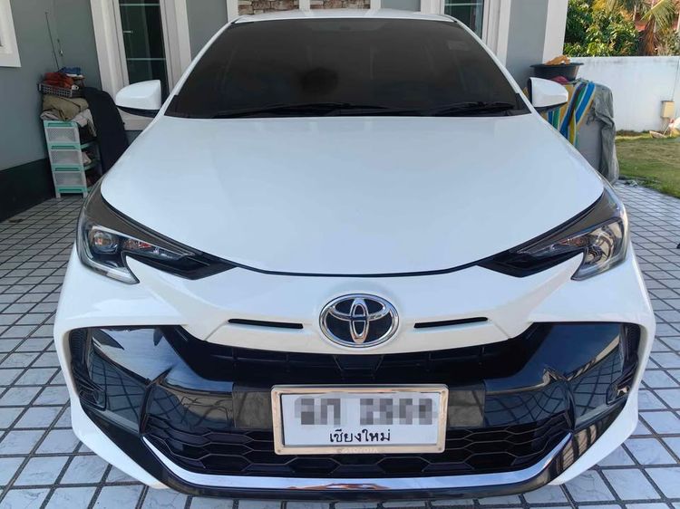 รถ Toyota Yaris 1.2 Sport Hatchback สี ขาว