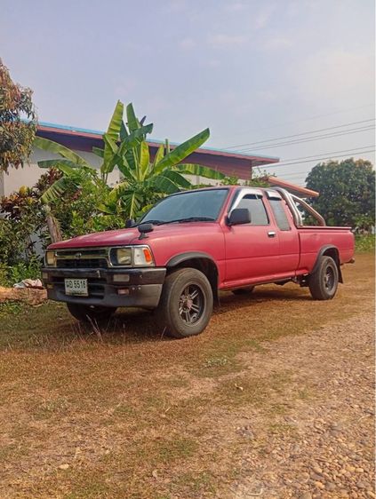 รถ Toyota Hilux Mighty-X 2.4 สี แดง