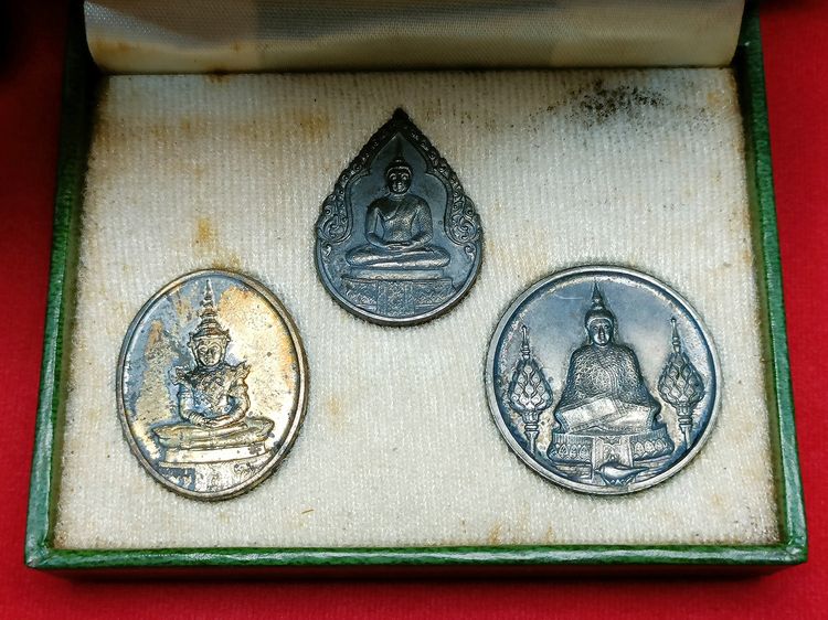 💟 เหรียญพระแก้วมรกต เนื้อเงิน รุ่นฉลองกรุง 200 ปี พ.ศ. 2525