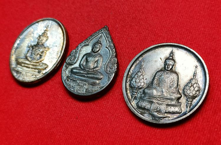 💟 เหรียญพระแก้วมรกต เนื้อเงิน รุ่นฉลองกรุง 200 ปี พ.ศ. 2525 รูปที่ 5