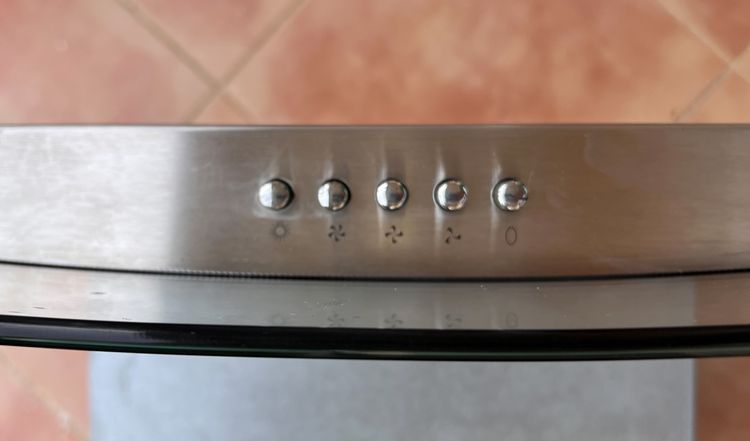 เครื่องดูดควัน กระโจมกระจกโค้ง,ปรับระดับความแรงมอเตอร์ได้ 3 ระดับ ไฟส่องสว่างแบบ LED 2 ดวงใช้ไม่ได้ รูปที่ 2